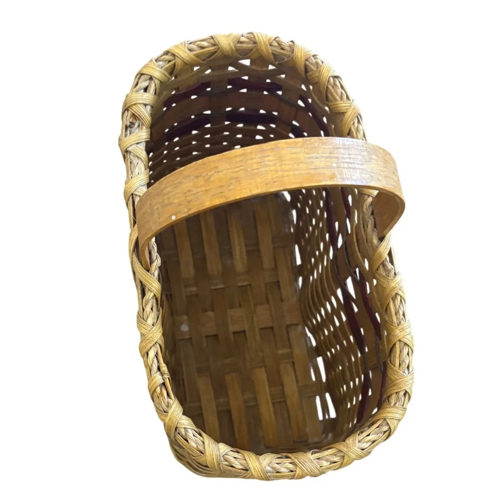 Vintage | Woven Wicker Basket with‎ Handle | Unsigned | Farmhouse Decor